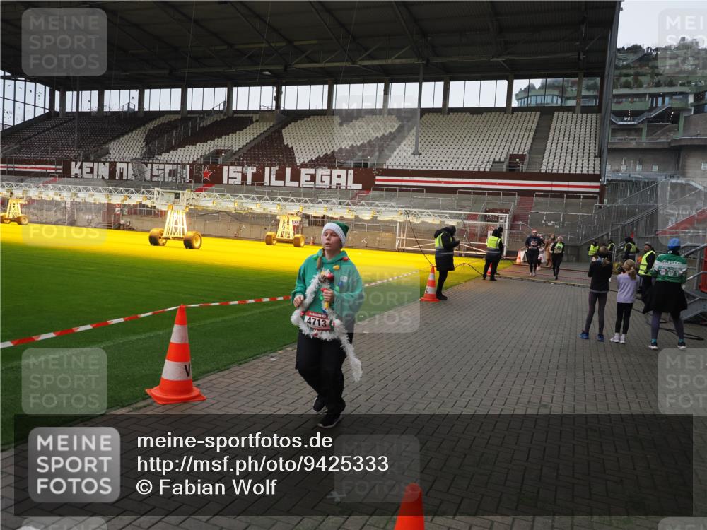 07.12.2025 - St. Pauli X-Mass-Run No. 15 Fabian Wolf http://msf.ph/oto/9425333 07.12.2025 12:13:21 Ziel 455, 463, 466, 2543, 3645, 4077, 4713 meine-sportfotos.de
