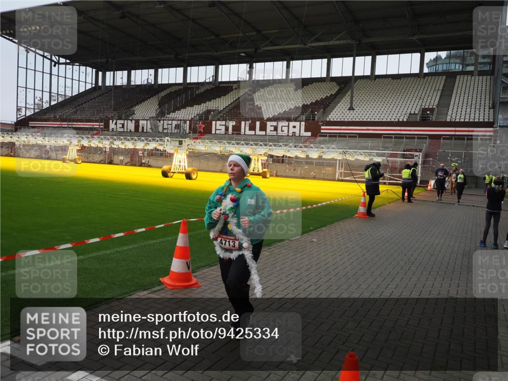 07.12.2025 - St. Pauli X-Mass-Run No. 15 Fabian Wolf http://msf.ph/oto/9425334 07.12.2025 12:13:22 Ziel 455, 463, 466, 2543, 3645, 4077, 4261, 4713 meine-sportfotos.de