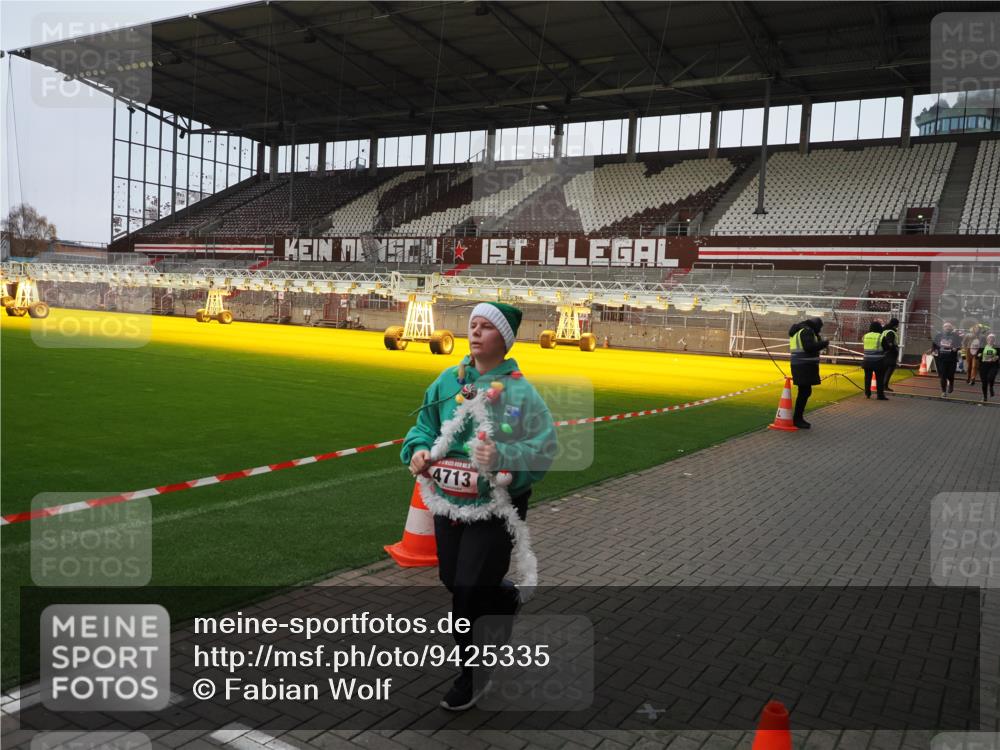 07.12.2025 - St. Pauli X-Mass-Run No. 15 Fabian Wolf http://msf.ph/oto/9425335 07.12.2025 12:13:22 Ziel 455, 463, 466, 2543, 3645, 4077, 4261, 4713 meine-sportfotos.de