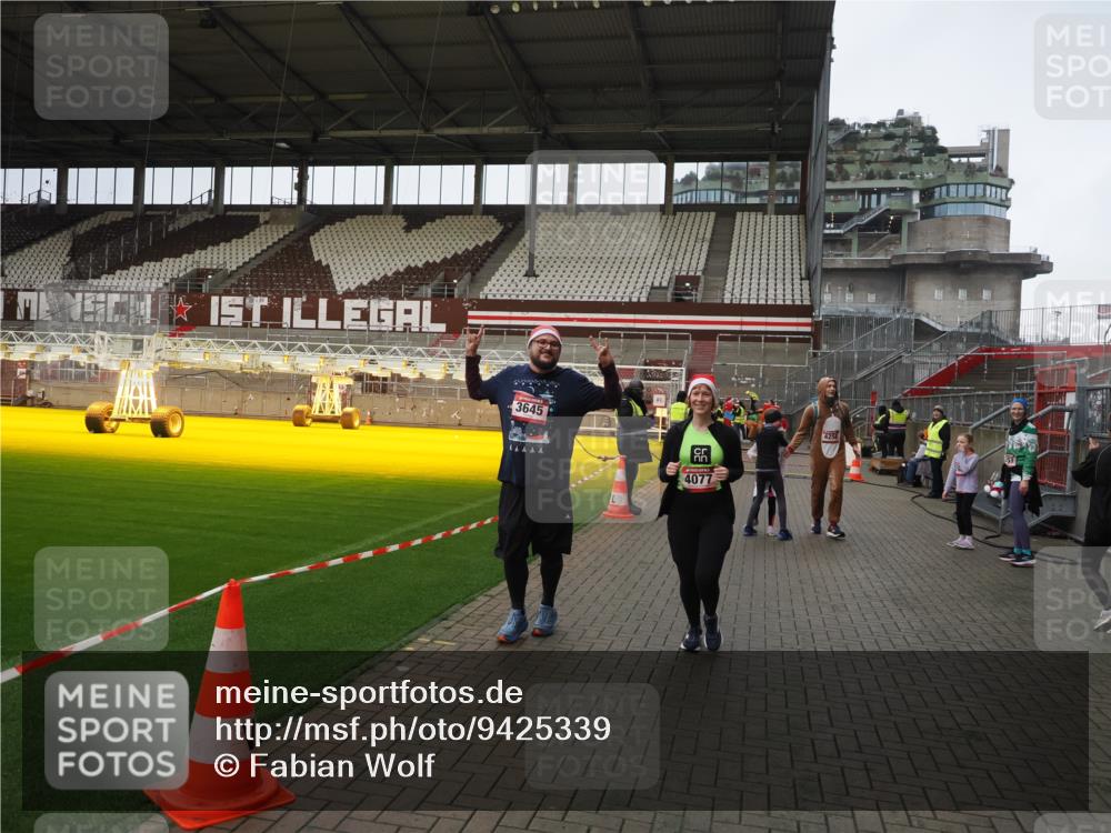 07.12.2025 - St. Pauli X-Mass-Run No. 15 Fabian Wolf http://msf.ph/oto/9425339 07.12.2025 12:13:29 Ziel 455, 463, 466, 3645, 4077, 4258, 4261, 4713 meine-sportfotos.de