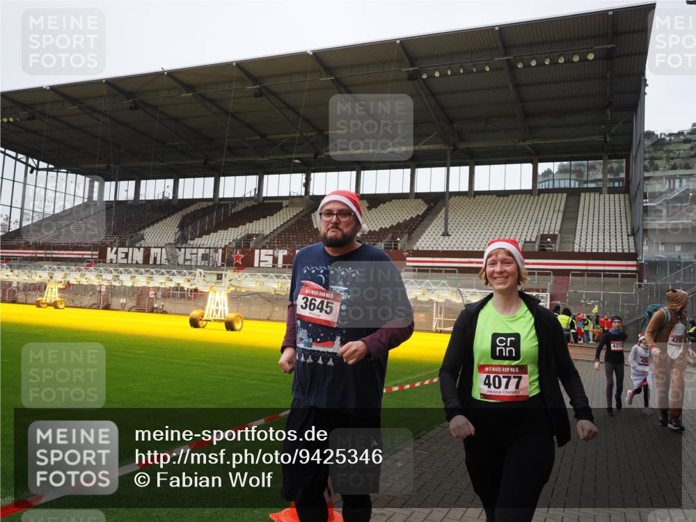 07.12.2025 - St. Pauli X-Mass-Run No. 15 Fabian Wolf http://msf.ph/oto/9425346 07.12.2025 12:13:31 Ziel 3645, 4077, 4258, 4261, 4713 meine-sportfotos.de