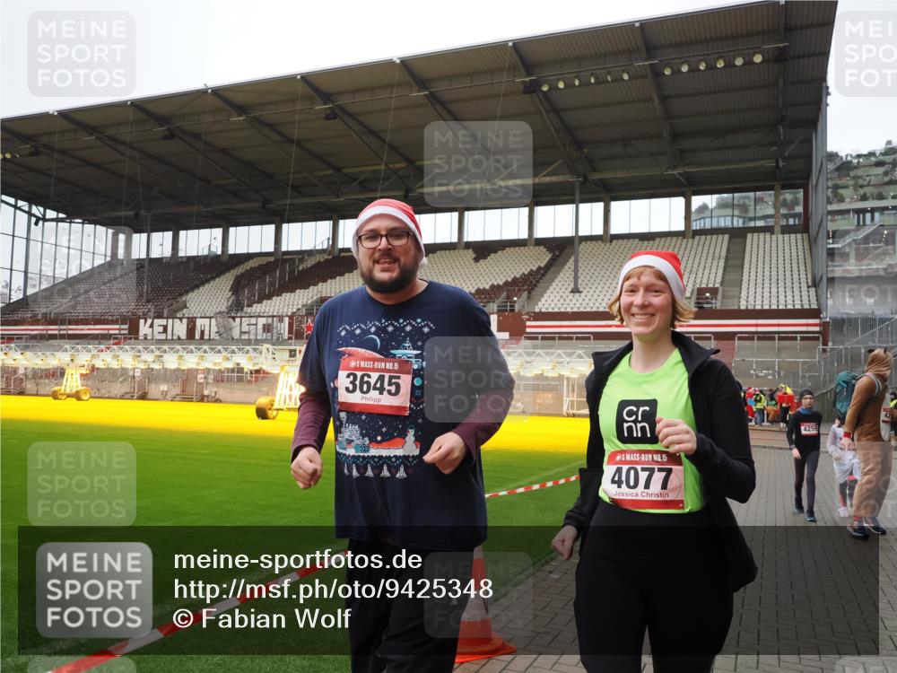 07.12.2025 - St. Pauli X-Mass-Run No. 15 Fabian Wolf http://msf.ph/oto/9425348 07.12.2025 12:13:31 Ziel 3645, 4077, 4258, 4261, 4713 meine-sportfotos.de
