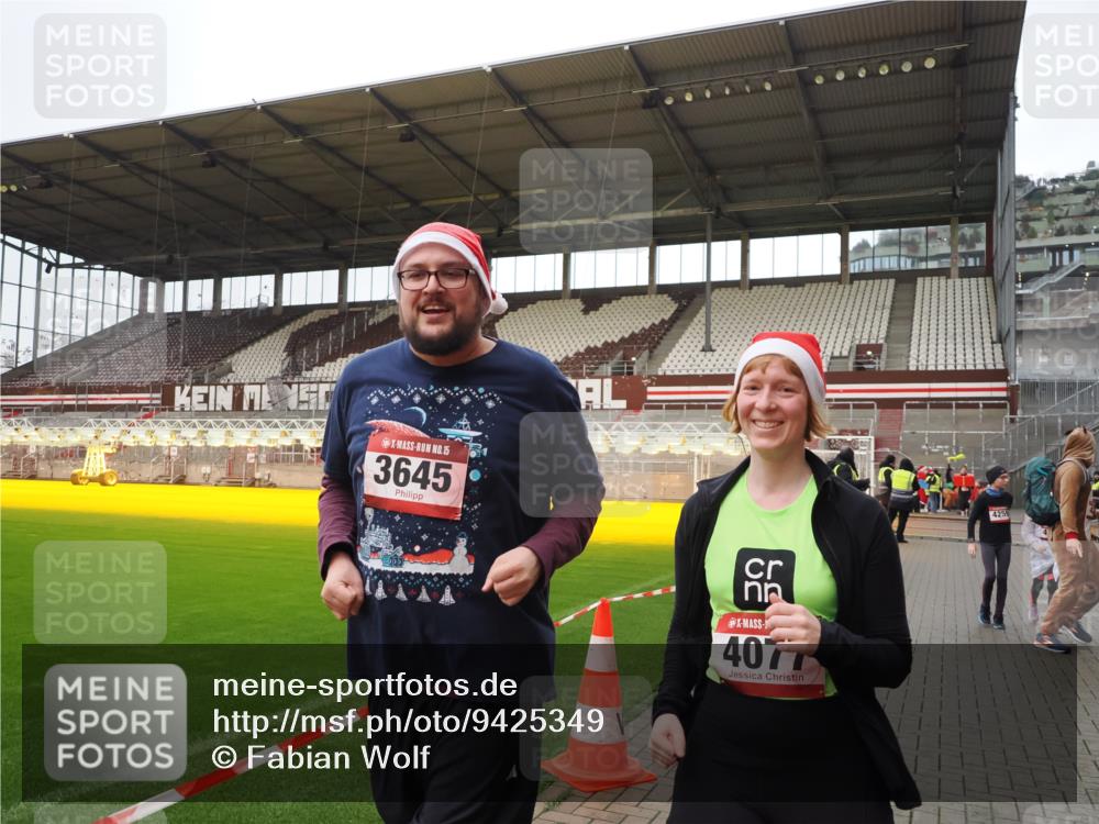 07.12.2025 - St. Pauli X-Mass-Run No. 15 Fabian Wolf http://msf.ph/oto/9425349 07.12.2025 12:13:31 Ziel 3645, 4077, 4258, 4261, 4713 meine-sportfotos.de