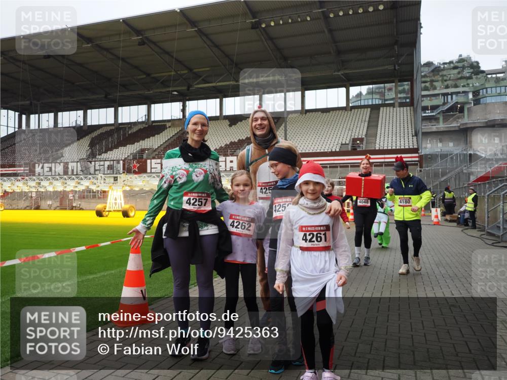 07.12.2025 - St. Pauli X-Mass-Run No. 15 Fabian Wolf http://msf.ph/oto/9425363 07.12.2025 12:13:44 Ziel 4048, 4179 meine-sportfotos.de