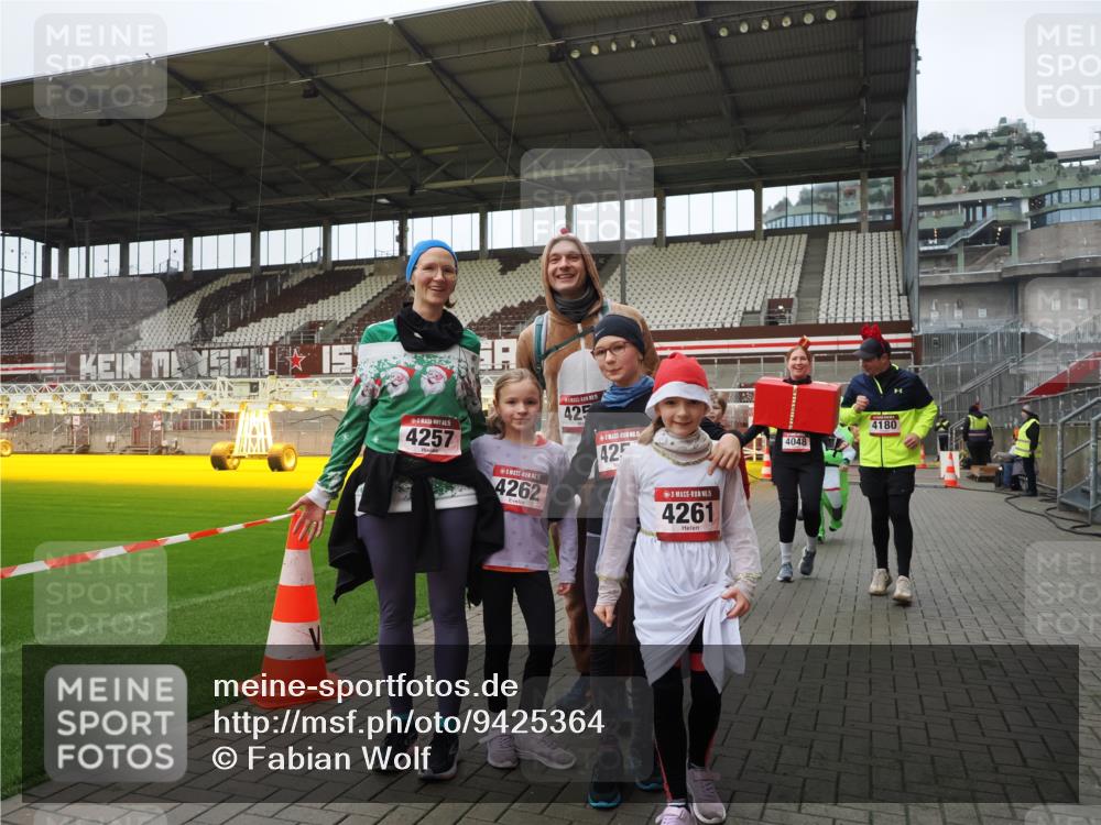 07.12.2025 - St. Pauli X-Mass-Run No. 15 Fabian Wolf http://msf.ph/oto/9425364 07.12.2025 12:13:44 Ziel 4048, 4179 meine-sportfotos.de