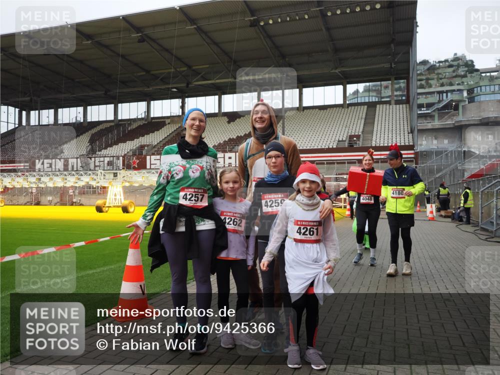 07.12.2025 - St. Pauli X-Mass-Run No. 15 Fabian Wolf http://msf.ph/oto/9425366 07.12.2025 12:13:45 Ziel 4048, 4179 meine-sportfotos.de