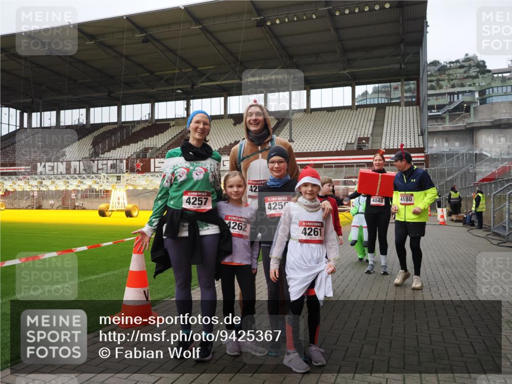 07.12.2025 - St. Pauli X-Mass-Run No. 15 Fabian Wolf http://msf.ph/oto/9425367 07.12.2025 12:13:45 Ziel 4048, 4179 meine-sportfotos.de