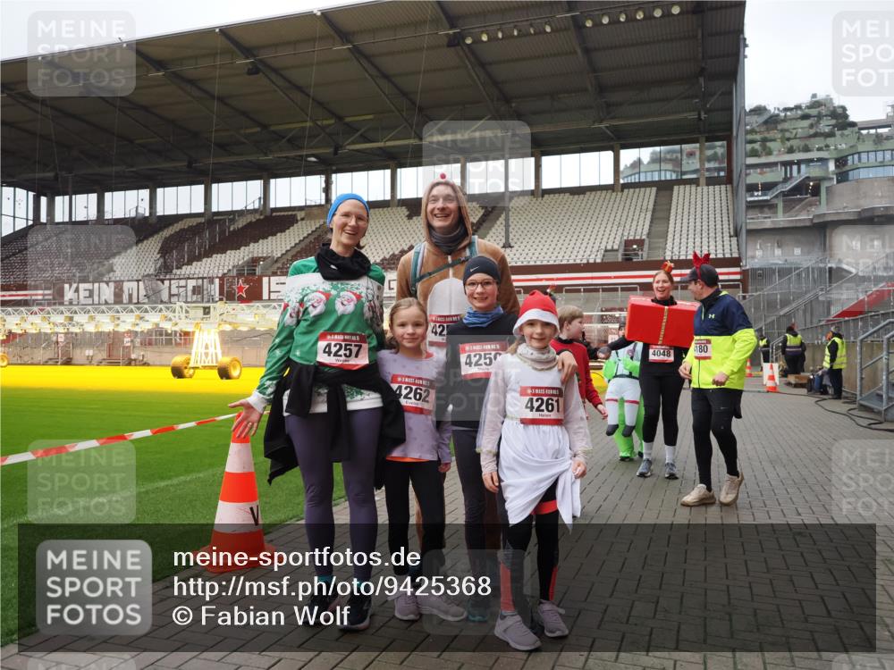 07.12.2025 - St. Pauli X-Mass-Run No. 15 Fabian Wolf http://msf.ph/oto/9425368 07.12.2025 12:13:46 Ziel 4048, 4179 meine-sportfotos.de