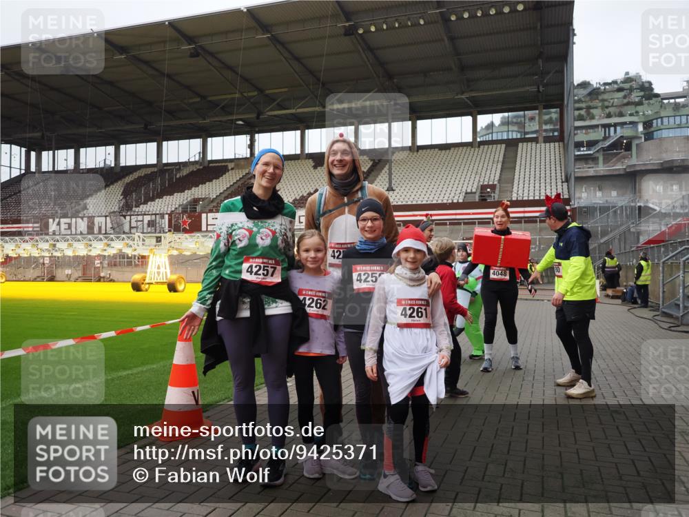 07.12.2025 - St. Pauli X-Mass-Run No. 15 Fabian Wolf http://msf.ph/oto/9425371 07.12.2025 12:13:46 Ziel 4048, 4179 meine-sportfotos.de