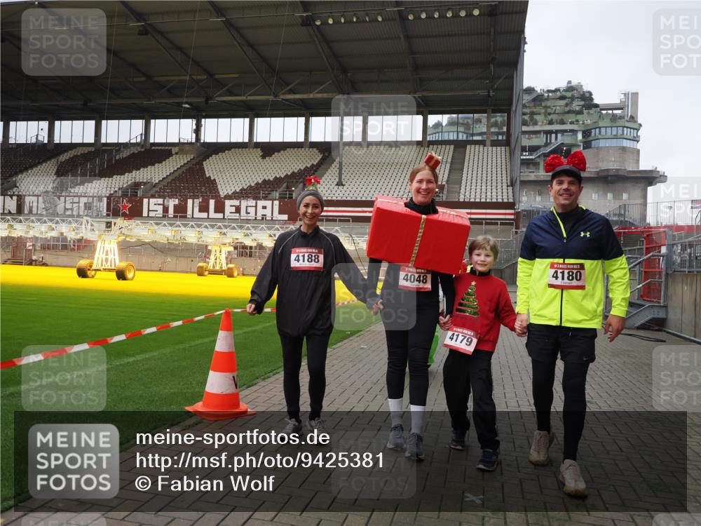 07.12.2025 - St. Pauli X-Mass-Run No. 15 Fabian Wolf http://msf.ph/oto/9425381 07.12.2025 12:13:52 Ziel 4048, 4179 meine-sportfotos.de