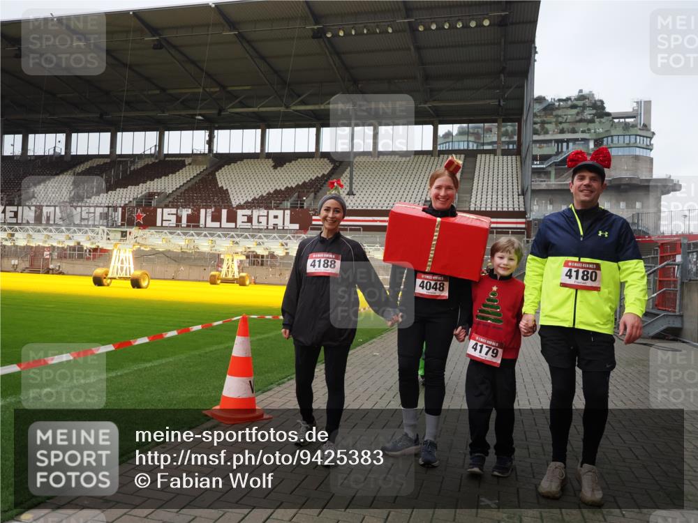 07.12.2025 - St. Pauli X-Mass-Run No. 15 Fabian Wolf http://msf.ph/oto/9425383 07.12.2025 12:13:53 Ziel 4048, 4179 meine-sportfotos.de