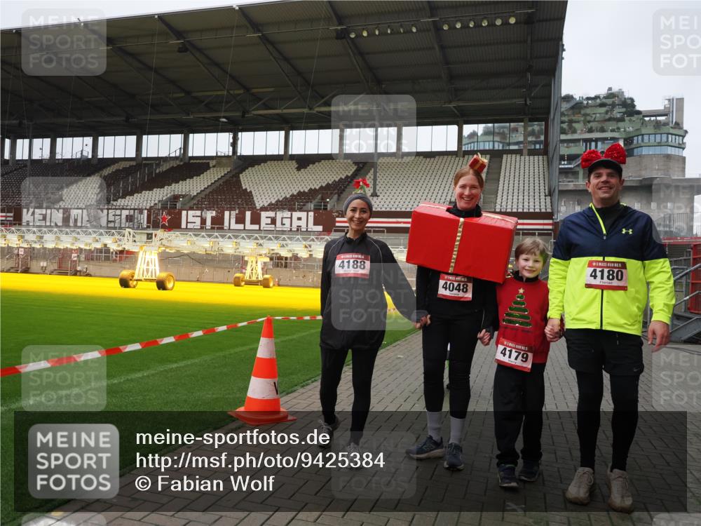 07.12.2025 - St. Pauli X-Mass-Run No. 15 Fabian Wolf http://msf.ph/oto/9425384 07.12.2025 12:13:53 Ziel 4048, 4179 meine-sportfotos.de