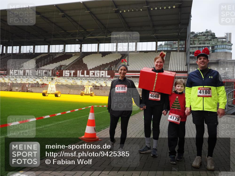 07.12.2025 - St. Pauli X-Mass-Run No. 15 Fabian Wolf http://msf.ph/oto/9425385 07.12.2025 12:13:53 Ziel 4048, 4179 meine-sportfotos.de