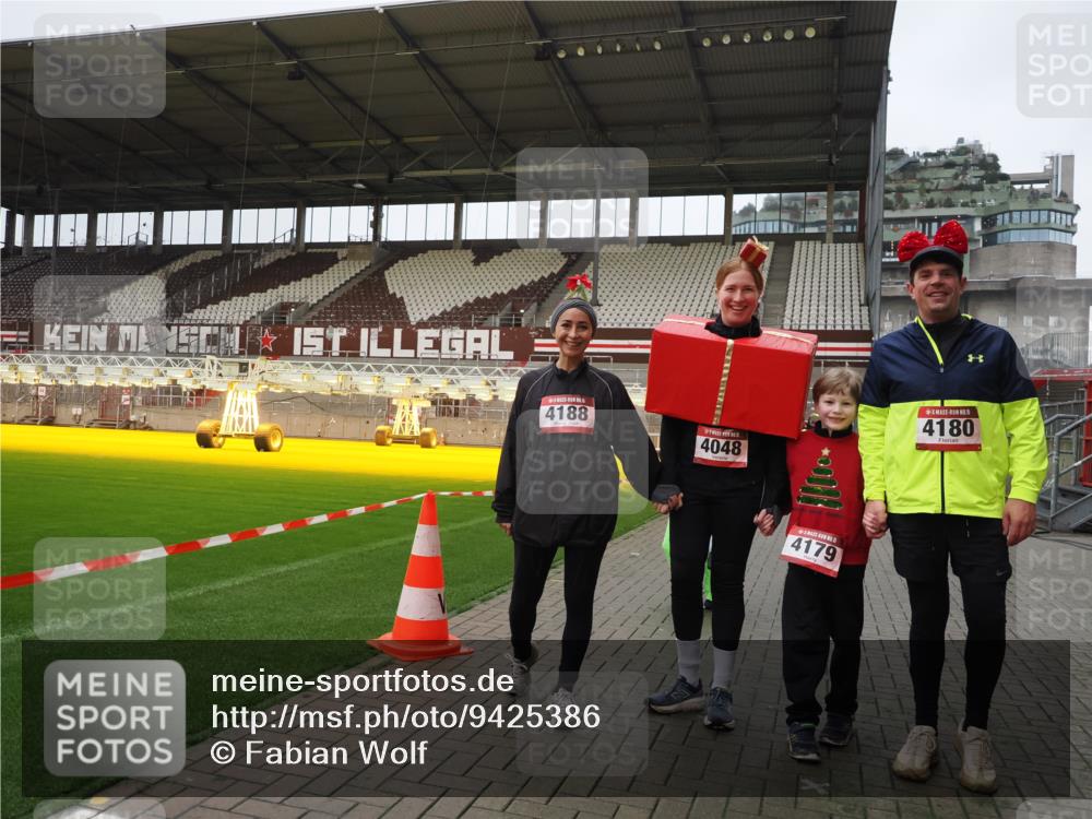 07.12.2025 - St. Pauli X-Mass-Run No. 15 Fabian Wolf http://msf.ph/oto/9425386 07.12.2025 12:13:53 Ziel 4048, 4179 meine-sportfotos.de