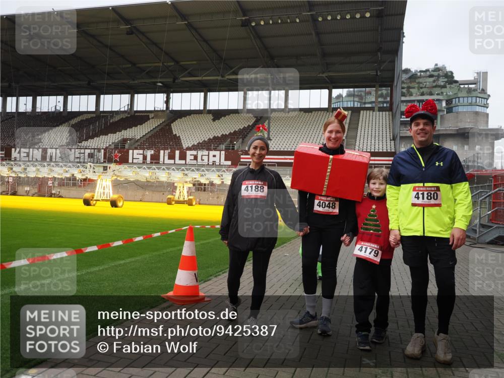 07.12.2025 - St. Pauli X-Mass-Run No. 15 Fabian Wolf http://msf.ph/oto/9425387 07.12.2025 12:13:54 Ziel 4048 meine-sportfotos.de