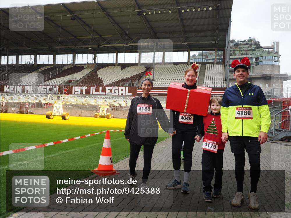 07.12.2025 - St. Pauli X-Mass-Run No. 15 Fabian Wolf http://msf.ph/oto/9425388 07.12.2025 12:13:54 Ziel 4048 meine-sportfotos.de