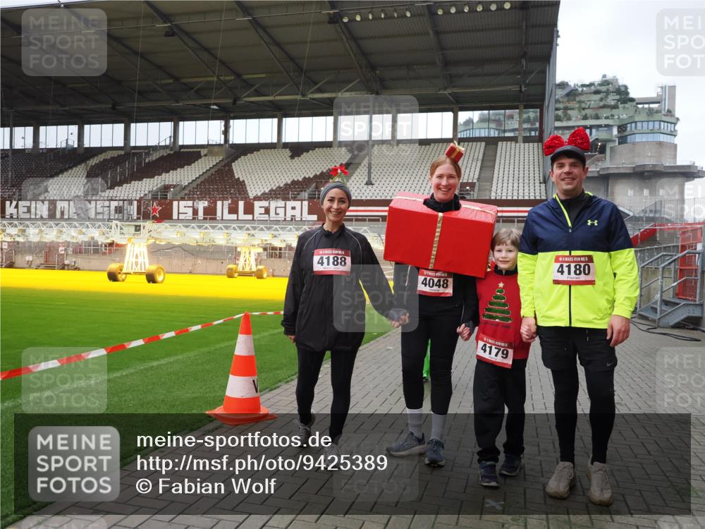 07.12.2025 - St. Pauli X-Mass-Run No. 15 Fabian Wolf http://msf.ph/oto/9425389 07.12.2025 12:13:54 Ziel 4048 meine-sportfotos.de