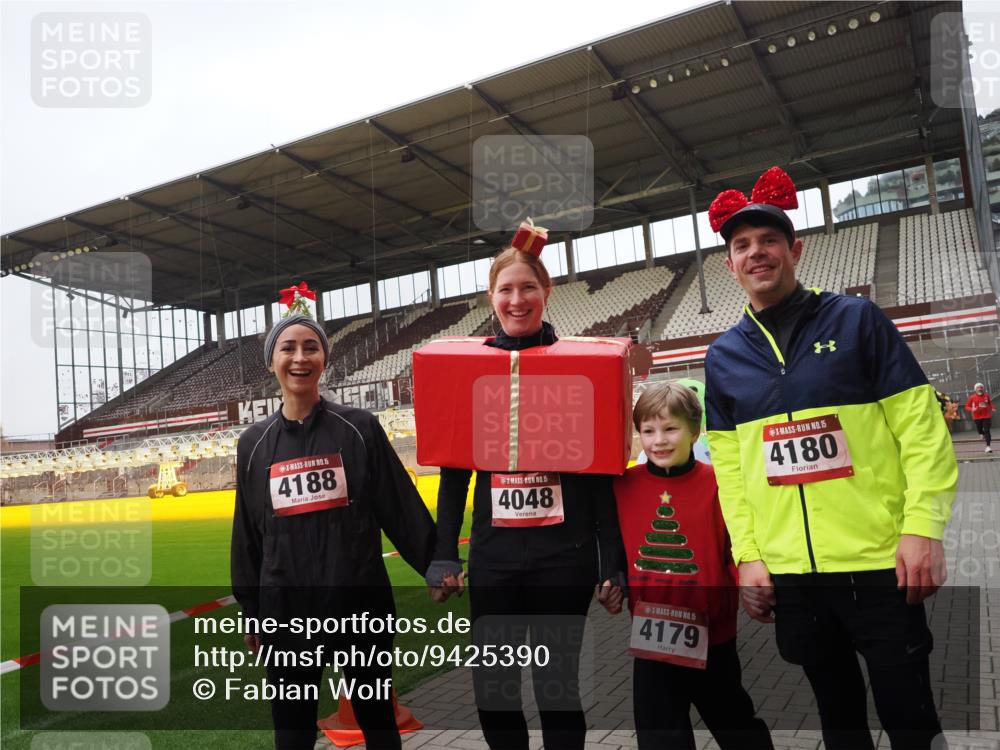 07.12.2025 - St. Pauli X-Mass-Run No. 15 Fabian Wolf http://msf.ph/oto/9425390 07.12.2025 12:13:57 Ziel 2274 meine-sportfotos.de
