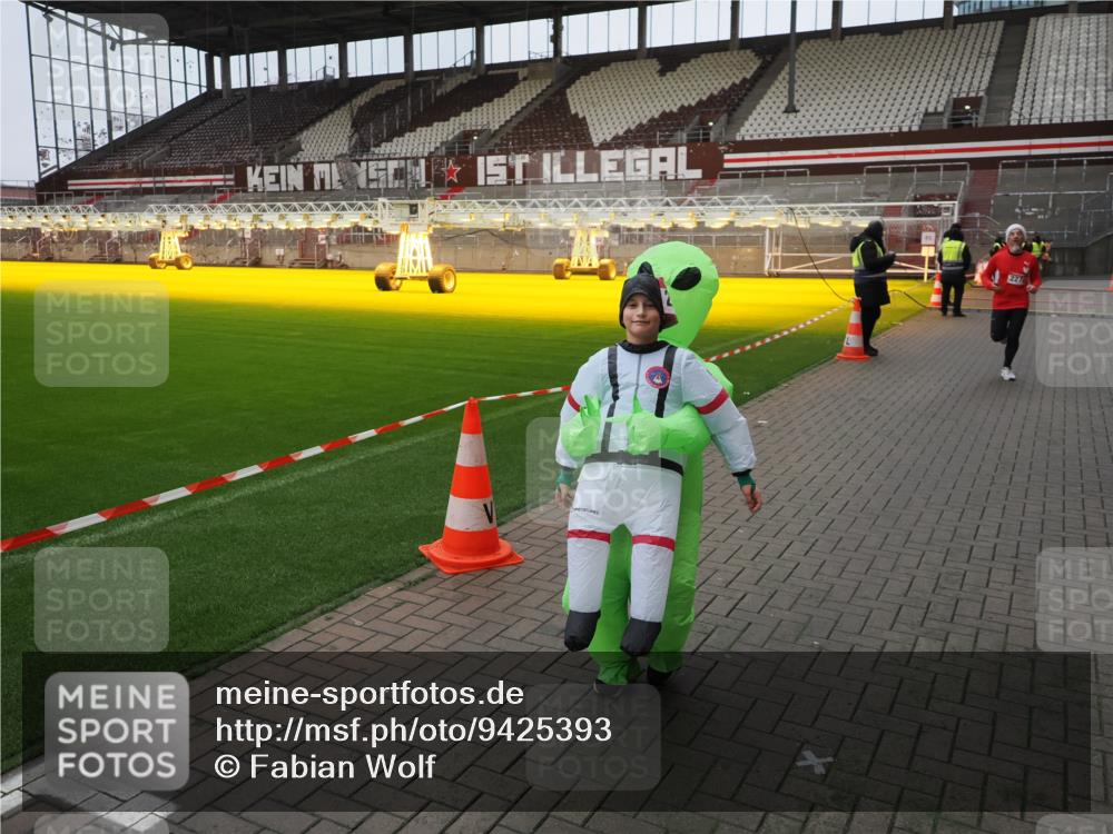 07.12.2025 - St. Pauli X-Mass-Run No. 15 Fabian Wolf http://msf.ph/oto/9425393 07.12.2025 12:14:00 Ziel 2274 meine-sportfotos.de