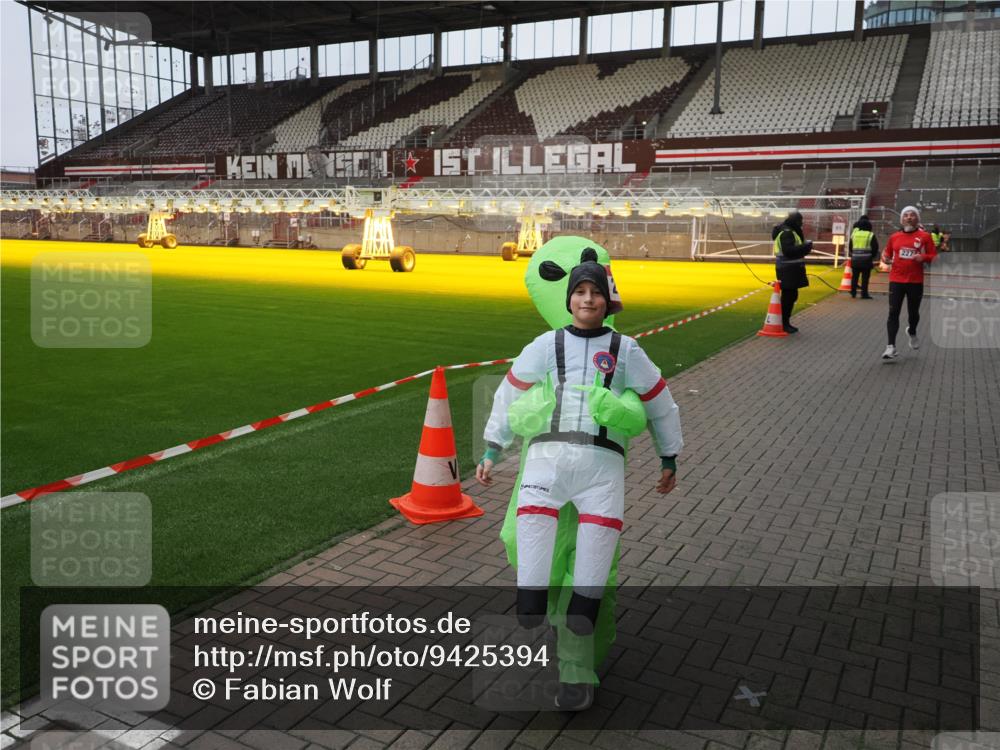 07.12.2025 - St. Pauli X-Mass-Run No. 15 Fabian Wolf http://msf.ph/oto/9425394 07.12.2025 12:14:01 Ziel 2274 meine-sportfotos.de