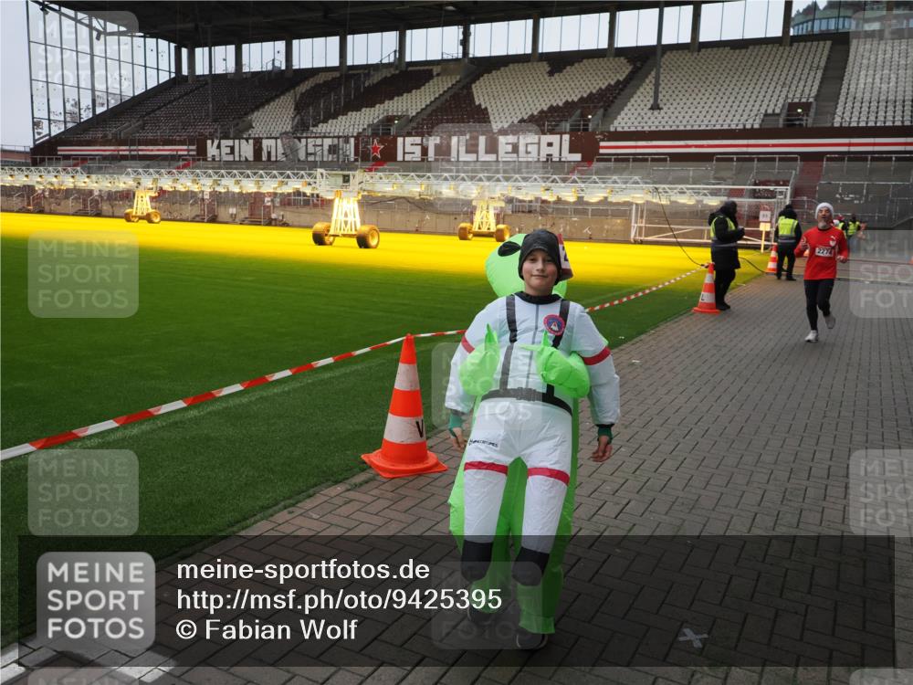 07.12.2025 - St. Pauli X-Mass-Run No. 15 Fabian Wolf http://msf.ph/oto/9425395 07.12.2025 12:14:01 Ziel 2274 meine-sportfotos.de