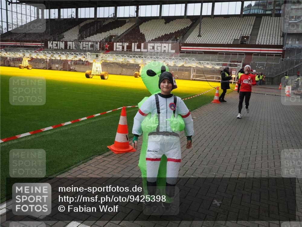 07.12.2025 - St. Pauli X-Mass-Run No. 15 Fabian Wolf http://msf.ph/oto/9425398 07.12.2025 12:14:01 Ziel 2274 meine-sportfotos.de