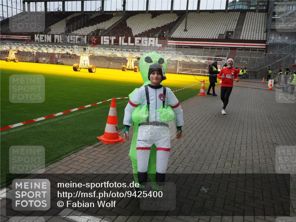 07.12.2025 - St. Pauli X-Mass-Run No. 15 Fabian Wolf http://msf.ph/oto/9425400 07.12.2025 12:14:02 Ziel 2274 meine-sportfotos.de