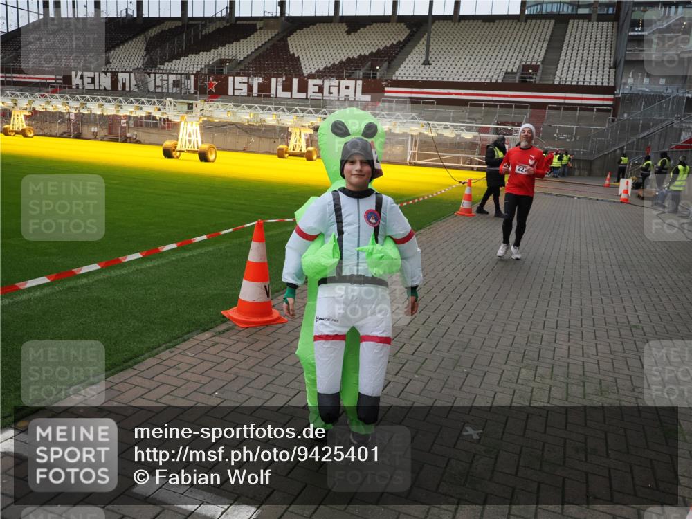 07.12.2025 - St. Pauli X-Mass-Run No. 15 Fabian Wolf http://msf.ph/oto/9425401 07.12.2025 12:14:02 Ziel 2274 meine-sportfotos.de