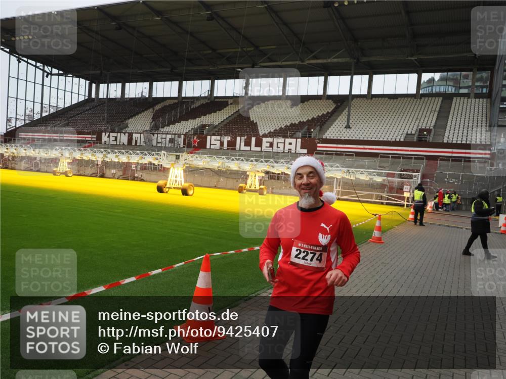 07.12.2025 - St. Pauli X-Mass-Run No. 15 Fabian Wolf http://msf.ph/oto/9425407 07.12.2025 12:14:05 Ziel 2274 meine-sportfotos.de