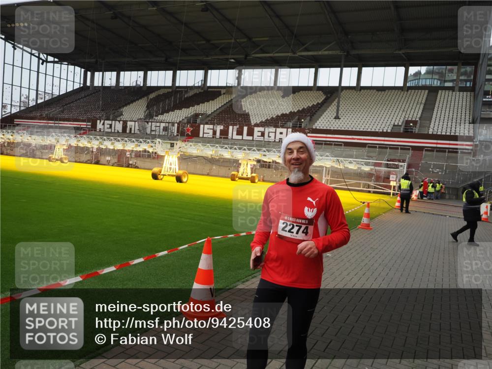 07.12.2025 - St. Pauli X-Mass-Run No. 15 Fabian Wolf http://msf.ph/oto/9425408 07.12.2025 12:14:05 Ziel 2274 meine-sportfotos.de