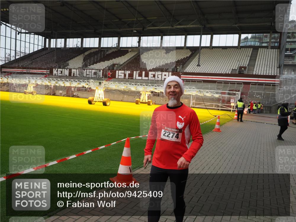 07.12.2025 - St. Pauli X-Mass-Run No. 15 Fabian Wolf http://msf.ph/oto/9425409 07.12.2025 12:14:05 Ziel 2274 meine-sportfotos.de