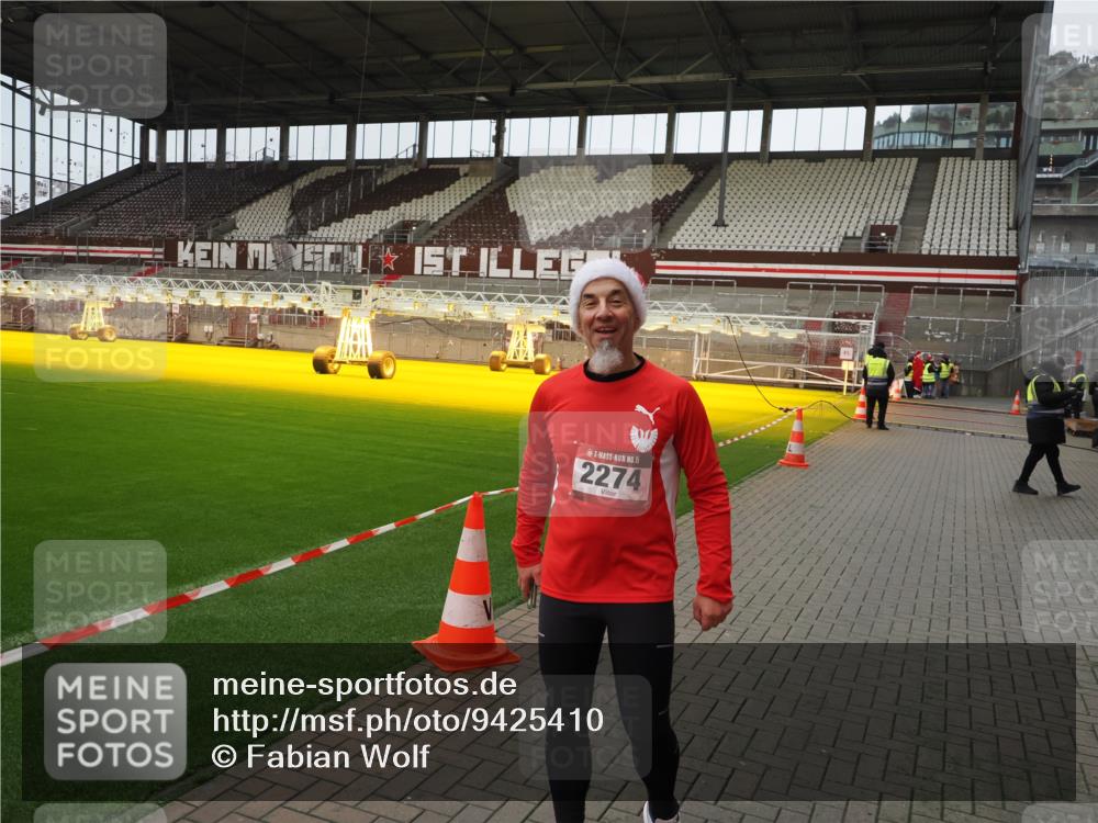 07.12.2025 - St. Pauli X-Mass-Run No. 15 Fabian Wolf http://msf.ph/oto/9425410 07.12.2025 12:14:06 Ziel 2274 meine-sportfotos.de