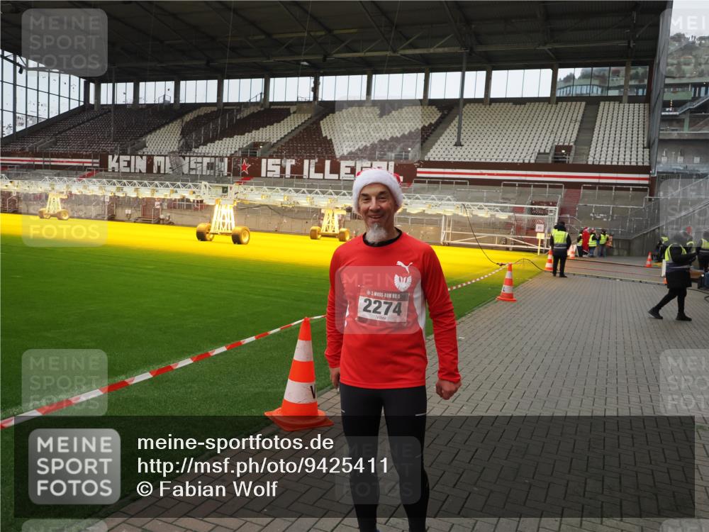 07.12.2025 - St. Pauli X-Mass-Run No. 15 Fabian Wolf http://msf.ph/oto/9425411 07.12.2025 12:14:06 Ziel 2274 meine-sportfotos.de