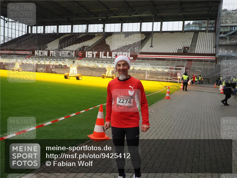 07.12.2025 - St. Pauli X-Mass-Run No. 15 Fabian Wolf http://msf.ph/oto/9425412 07.12.2025 12:14:06 Ziel 2274 meine-sportfotos.de