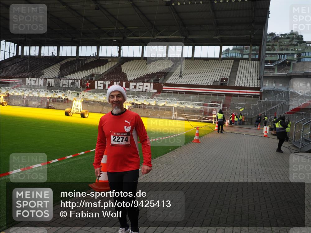 07.12.2025 - St. Pauli X-Mass-Run No. 15 Fabian Wolf http://msf.ph/oto/9425413 07.12.2025 12:14:07 Ziel 2274 meine-sportfotos.de