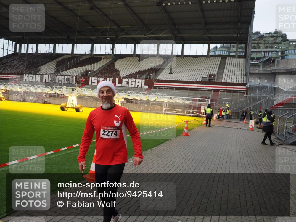 07.12.2025 - St. Pauli X-Mass-Run No. 15 Fabian Wolf http://msf.ph/oto/9425414 07.12.2025 12:14:07 Ziel 2274 meine-sportfotos.de