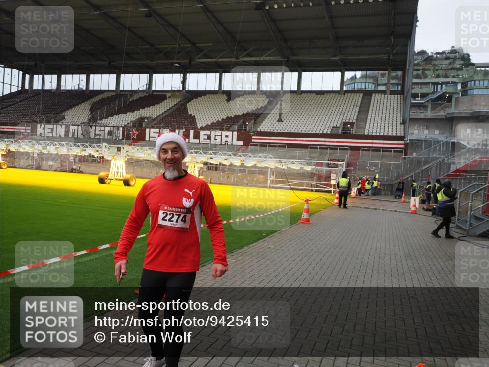 07.12.2025 - St. Pauli X-Mass-Run No. 15 Fabian Wolf http://msf.ph/oto/9425415 07.12.2025 12:14:07 Ziel 2274 meine-sportfotos.de