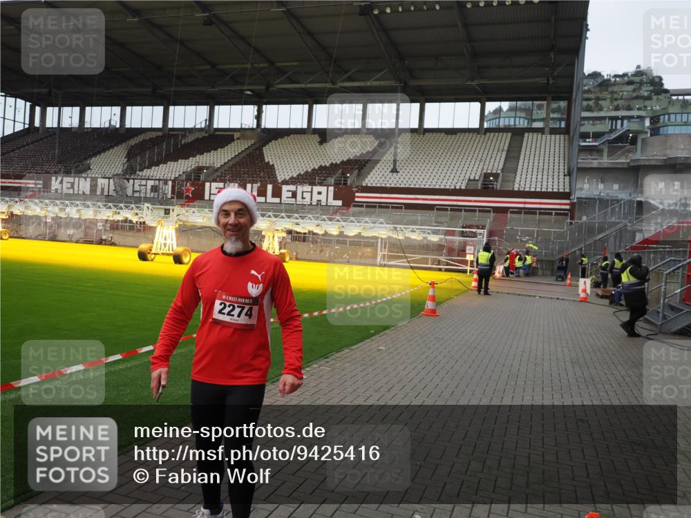 07.12.2025 - St. Pauli X-Mass-Run No. 15 Fabian Wolf http://msf.ph/oto/9425416 07.12.2025 12:14:07 Ziel 2274 meine-sportfotos.de