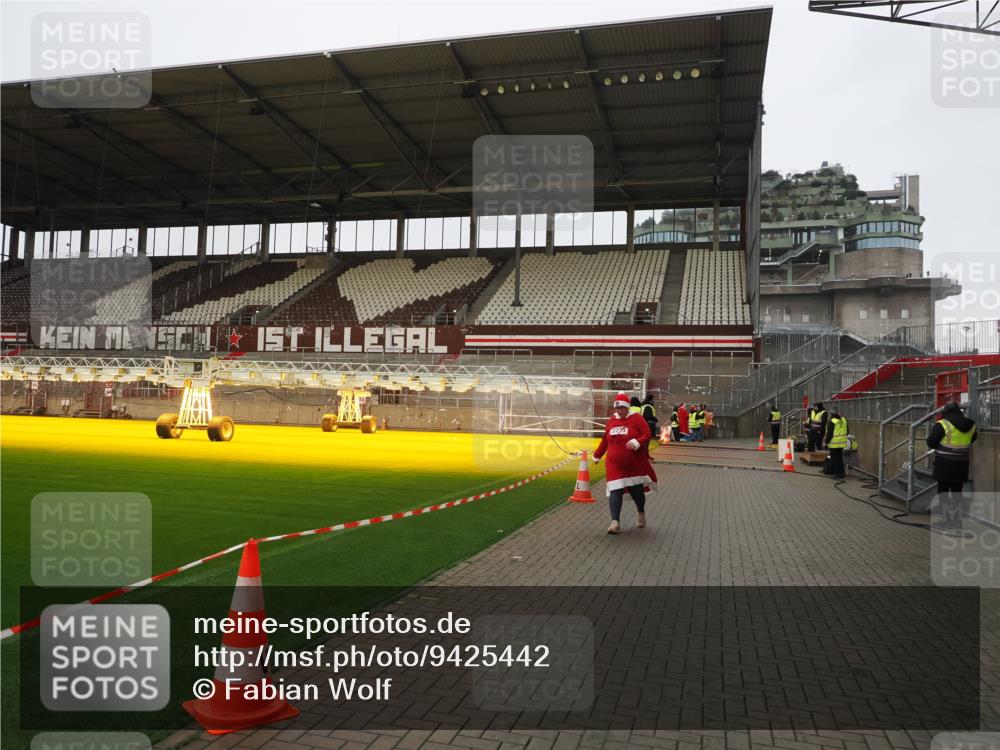 07.12.2025 - St. Pauli X-Mass-Run No. 15 Fabian Wolf http://msf.ph/oto/9425442 07.12.2025 12:14:49 Ziel  meine-sportfotos.de