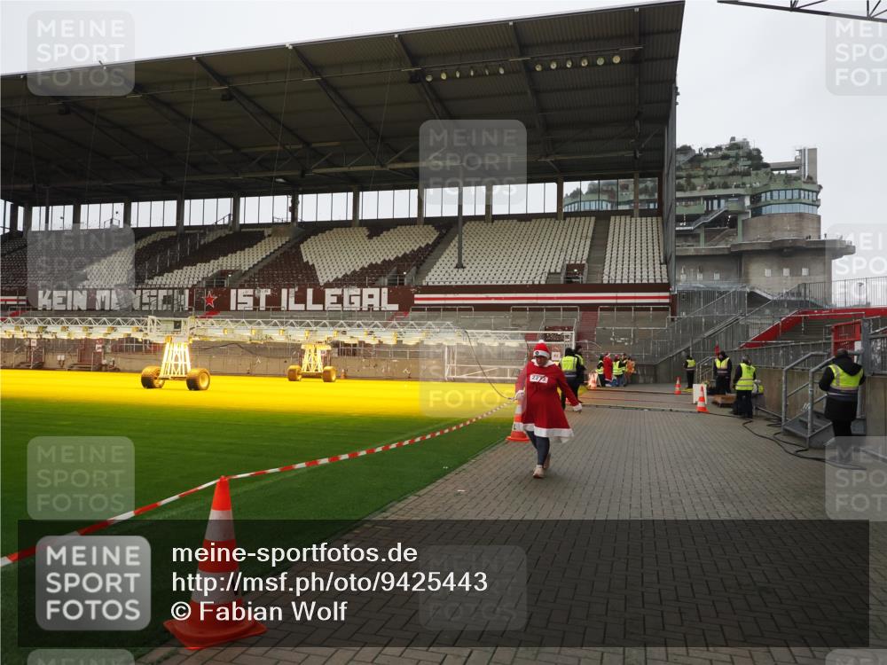 07.12.2025 - St. Pauli X-Mass-Run No. 15 Fabian Wolf http://msf.ph/oto/9425443 07.12.2025 12:14:50 Ziel  meine-sportfotos.de