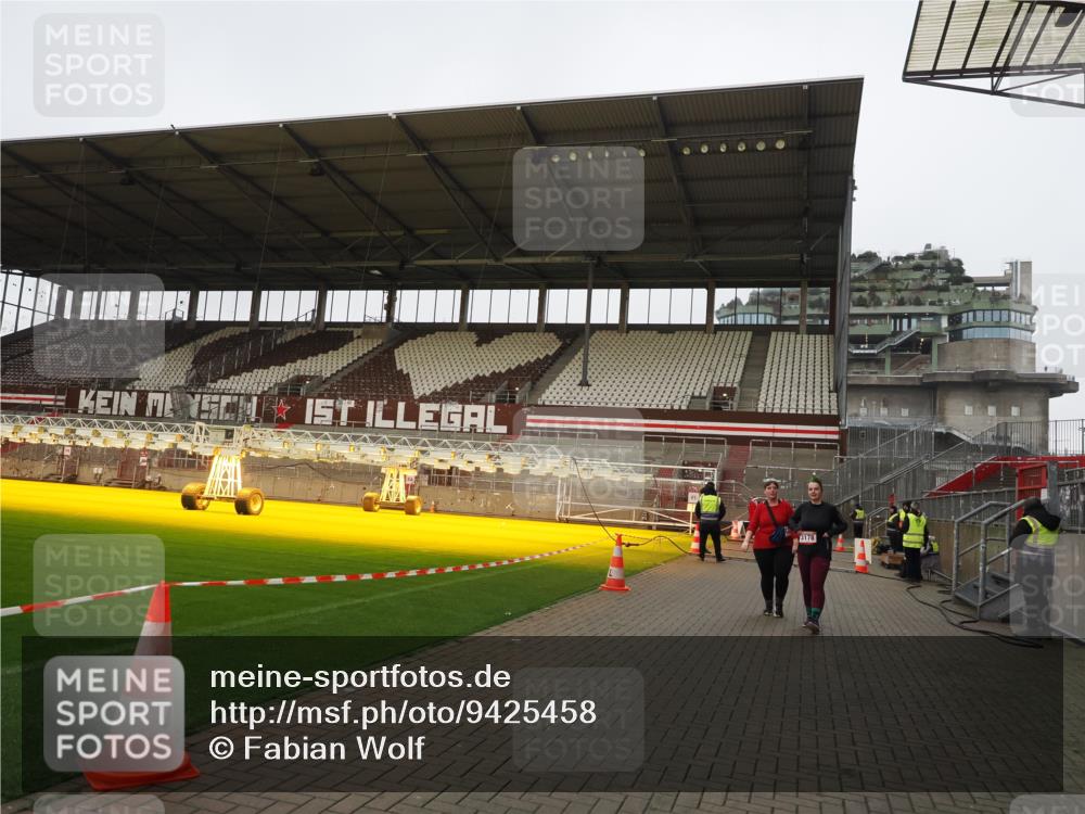 07.12.2025 - St. Pauli X-Mass-Run No. 15 Fabian Wolf http://msf.ph/oto/9425458 07.12.2025 12:15:22 Ziel 3142, 3178 meine-sportfotos.de