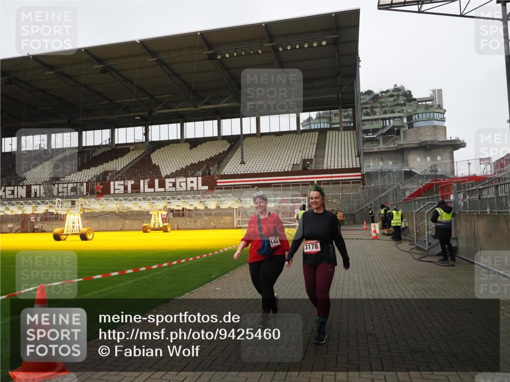 07.12.2025 - St. Pauli X-Mass-Run No. 15 Fabian Wolf http://msf.ph/oto/9425460 07.12.2025 12:15:27 Ziel 3142, 3178 meine-sportfotos.de