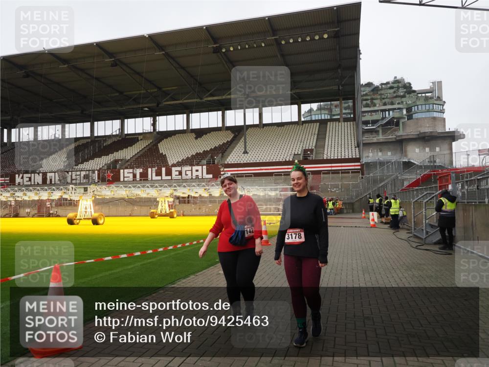 07.12.2025 - St. Pauli X-Mass-Run No. 15 Fabian Wolf http://msf.ph/oto/9425463 07.12.2025 12:15:27 Ziel 3142, 3178 meine-sportfotos.de