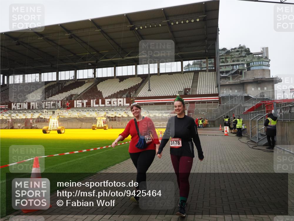 07.12.2025 - St. Pauli X-Mass-Run No. 15 Fabian Wolf http://msf.ph/oto/9425464 07.12.2025 12:15:28 Ziel 3142, 3178 meine-sportfotos.de