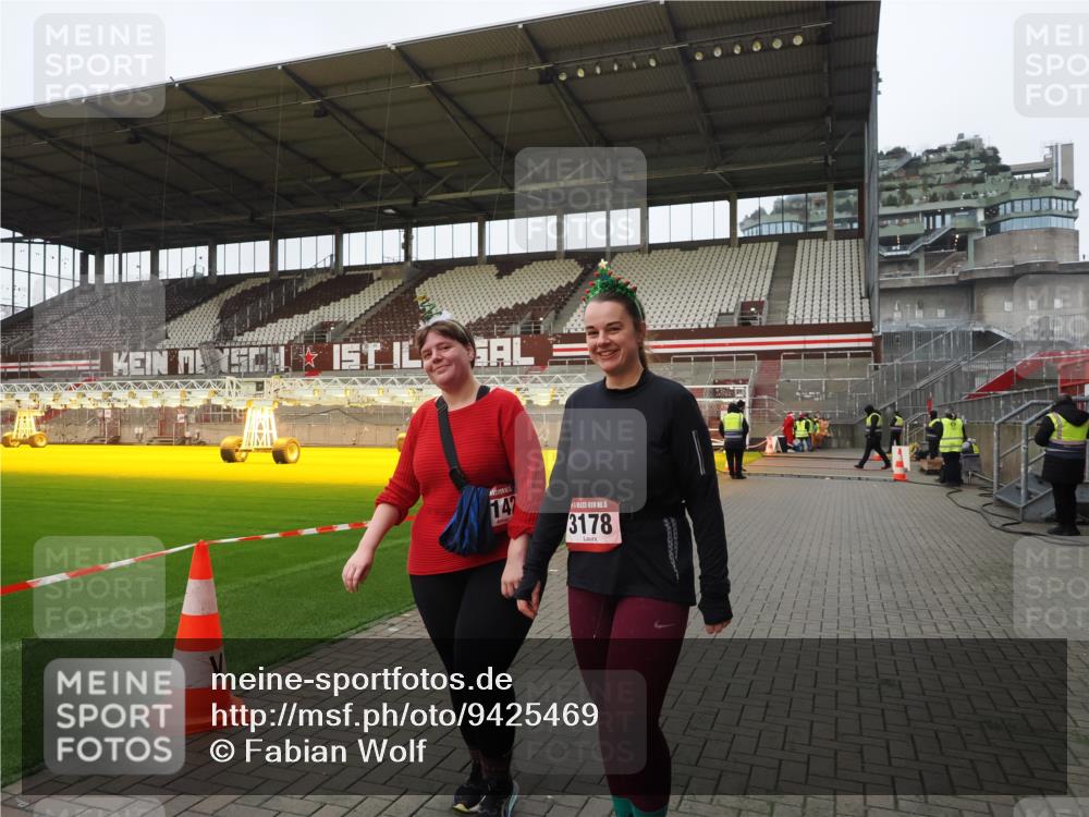07.12.2025 - St. Pauli X-Mass-Run No. 15 Fabian Wolf http://msf.ph/oto/9425469 07.12.2025 12:15:29 Ziel 3142, 3178 meine-sportfotos.de