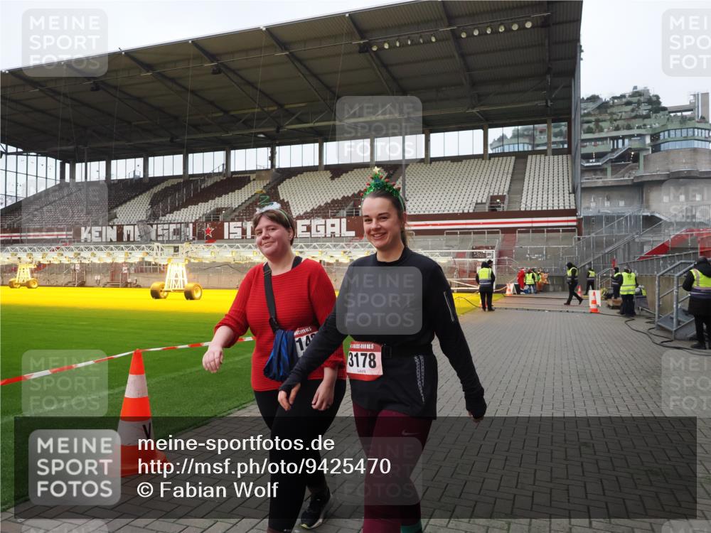 07.12.2025 - St. Pauli X-Mass-Run No. 15 Fabian Wolf http://msf.ph/oto/9425470 07.12.2025 12:15:29 Ziel 3142, 3178 meine-sportfotos.de