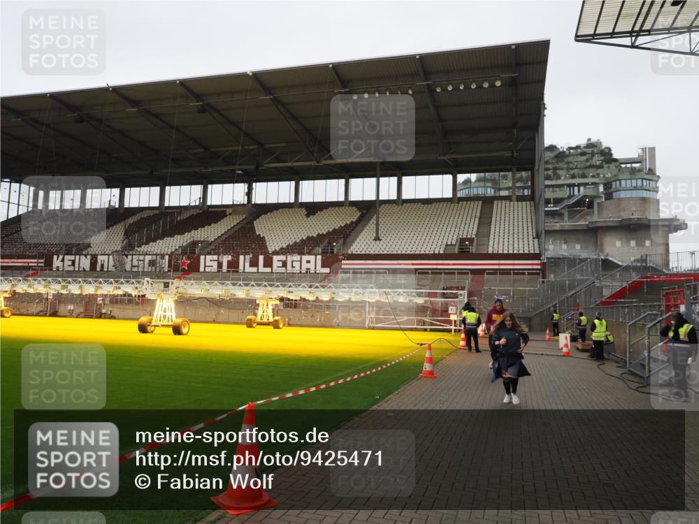 07.12.2025 - St. Pauli X-Mass-Run No. 15 Fabian Wolf http://msf.ph/oto/9425471 07.12.2025 12:15:59 Ziel  meine-sportfotos.de