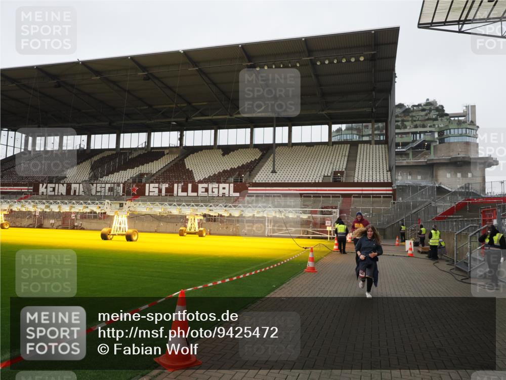 07.12.2025 - St. Pauli X-Mass-Run No. 15 Fabian Wolf http://msf.ph/oto/9425472 07.12.2025 12:15:59 Ziel  meine-sportfotos.de