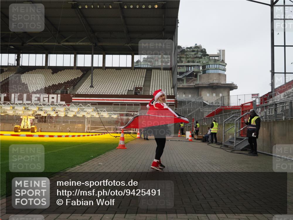 07.12.2025 - St. Pauli X-Mass-Run No. 15 Fabian Wolf http://msf.ph/oto/9425491 07.12.2025 12:16:26 Ziel 1883 meine-sportfotos.de