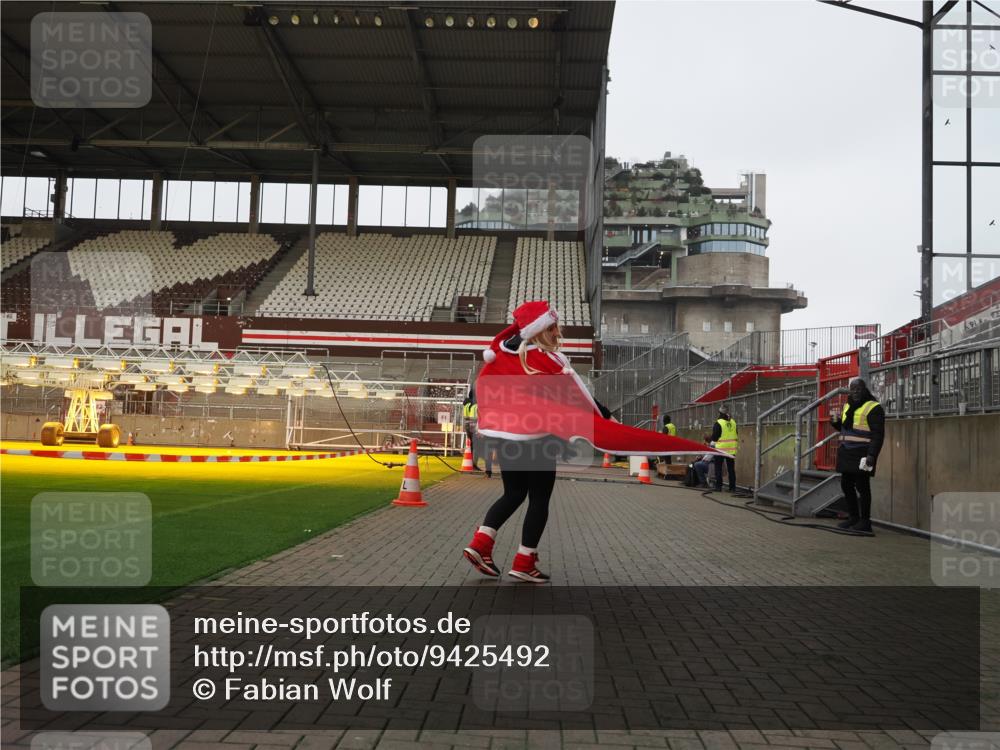 07.12.2025 - St. Pauli X-Mass-Run No. 15 Fabian Wolf http://msf.ph/oto/9425492 07.12.2025 12:16:26 Ziel 1883 meine-sportfotos.de